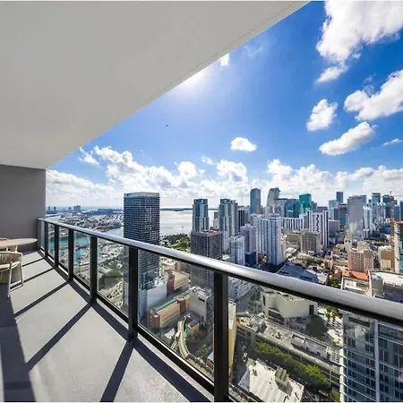 City Luxe Retreat Modern 2-Br With Water Views